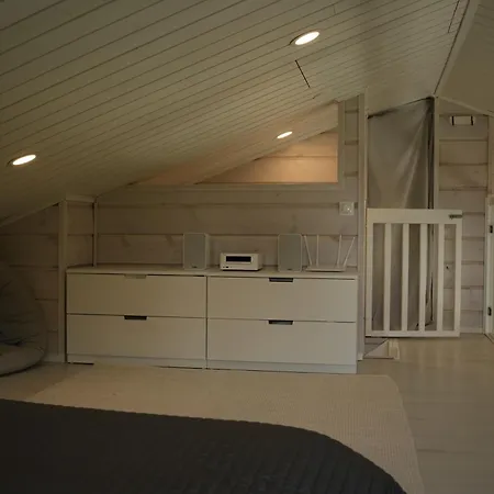 Semesterbostad Modern Terraced House